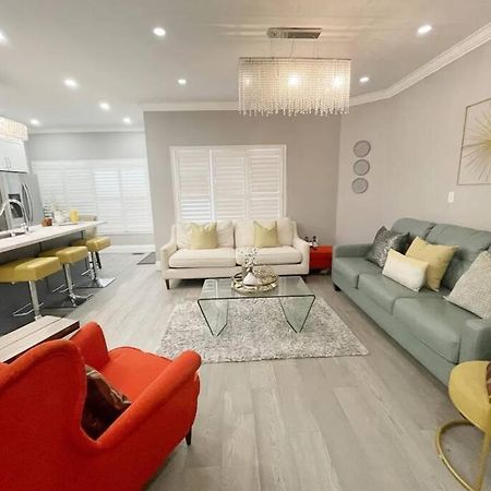 Elegant & Luxurious 3 Bedroom Home Миссиссага Экстерьер фото