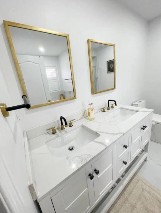 Elegant & Luxurious 3 Bedroom Home Миссиссага Экстерьер фото