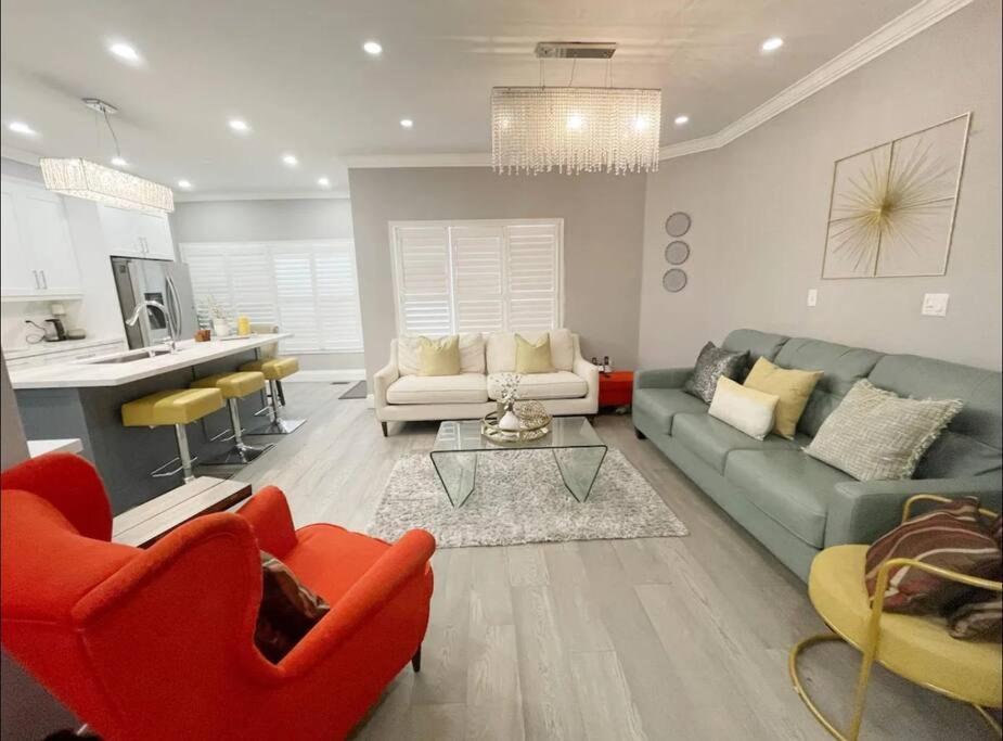Elegant & Luxurious 3 Bedroom Home Миссиссага Экстерьер фото